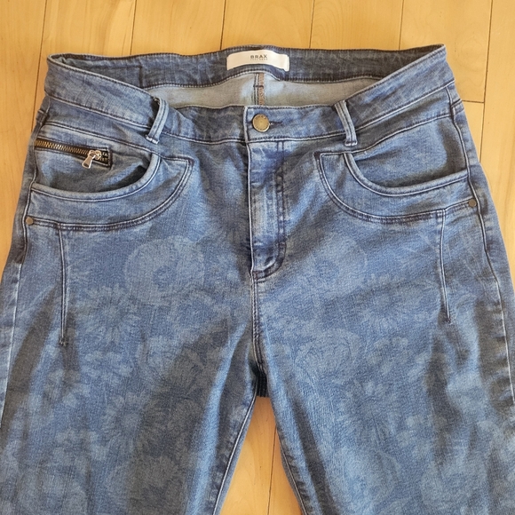 Brax straight leg jeans with floral pattern - Picture 8 of 10